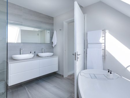 modern minimalist bathroom, bath, bathtub
